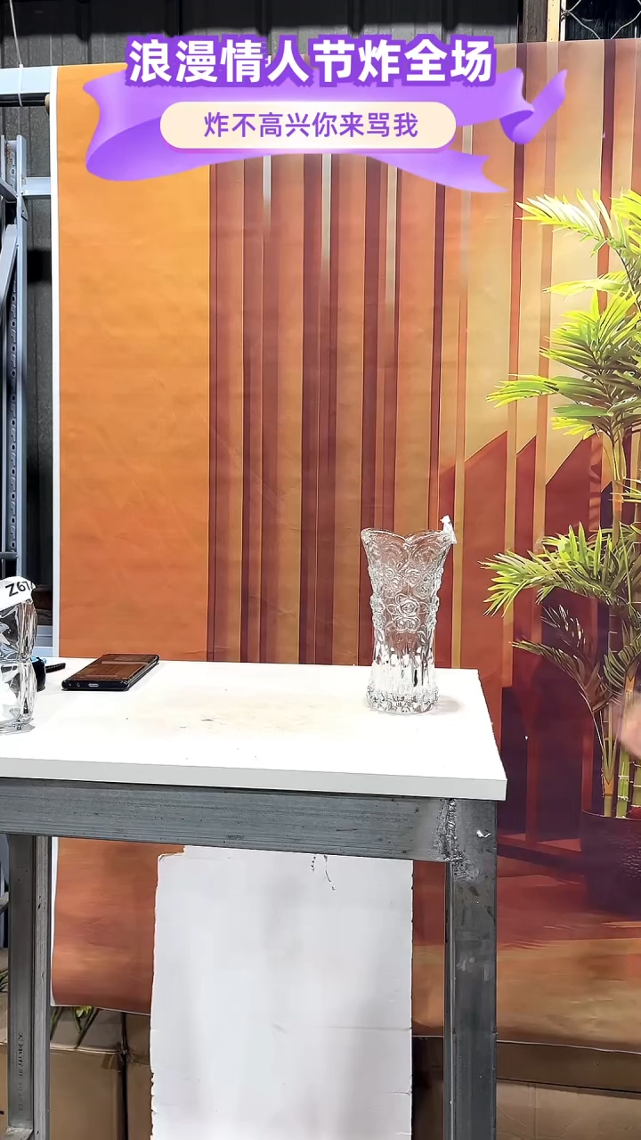 【闪购商品】玻璃778透明色浮雕花纹花瓶