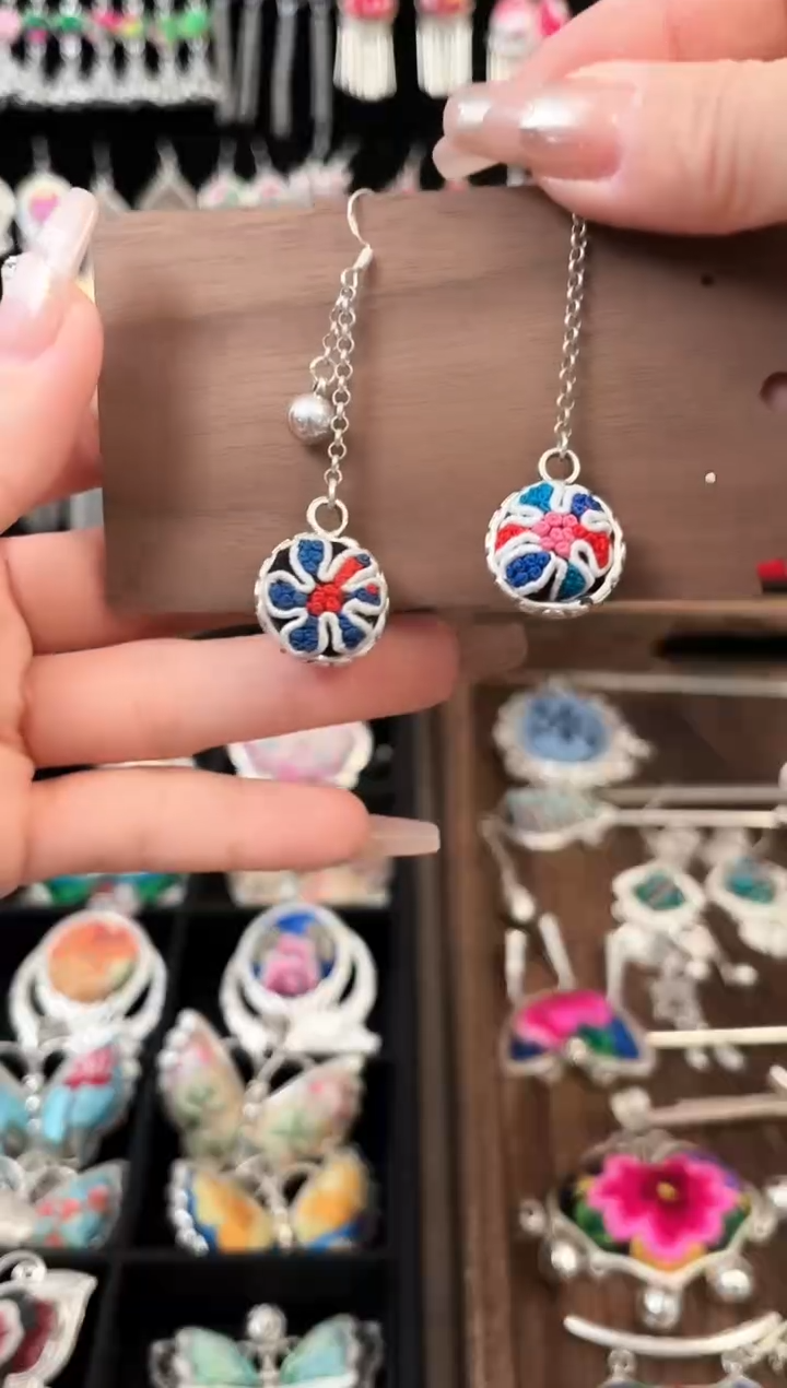 织绣非遗艺枝独秀老绣饰品281