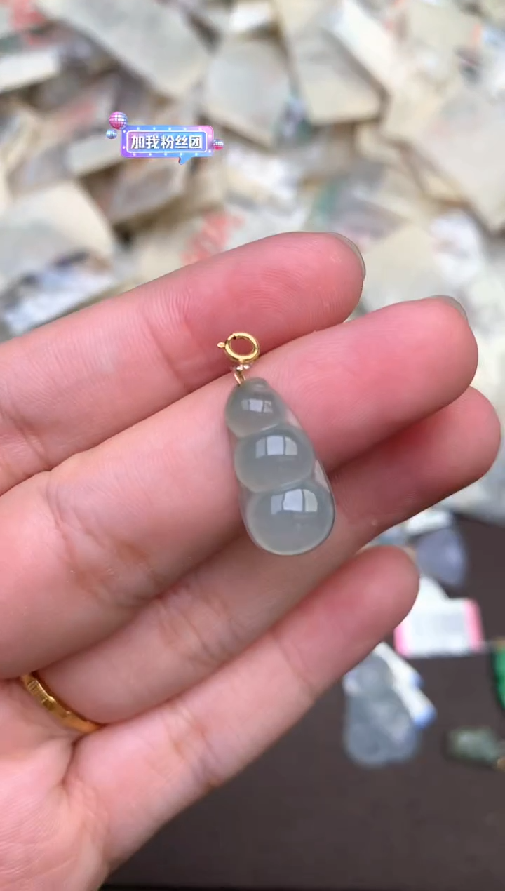 18K金镶嵌挂件翡翠— 