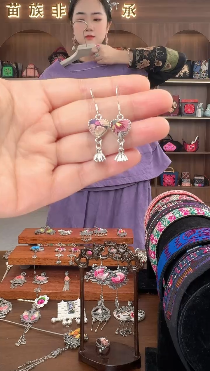 【闪购商品】织绣扶光苗绣传承76