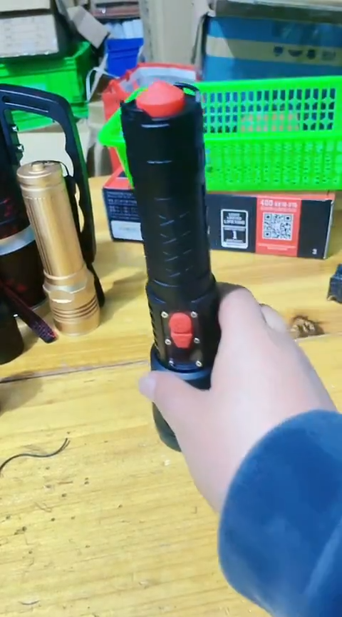 B534变焦白激光远射不带电池