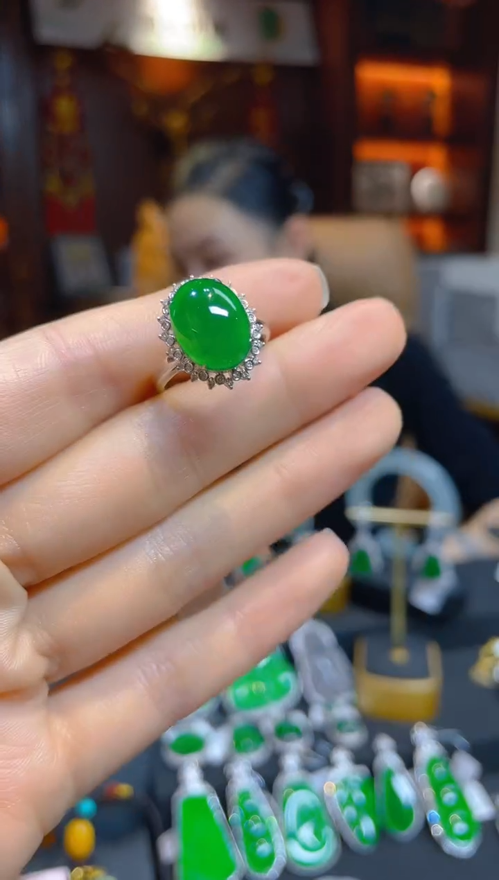 【闪购商品】翡翠戒指18K金镶嵌118414天然A货翡翠蛋面戒指