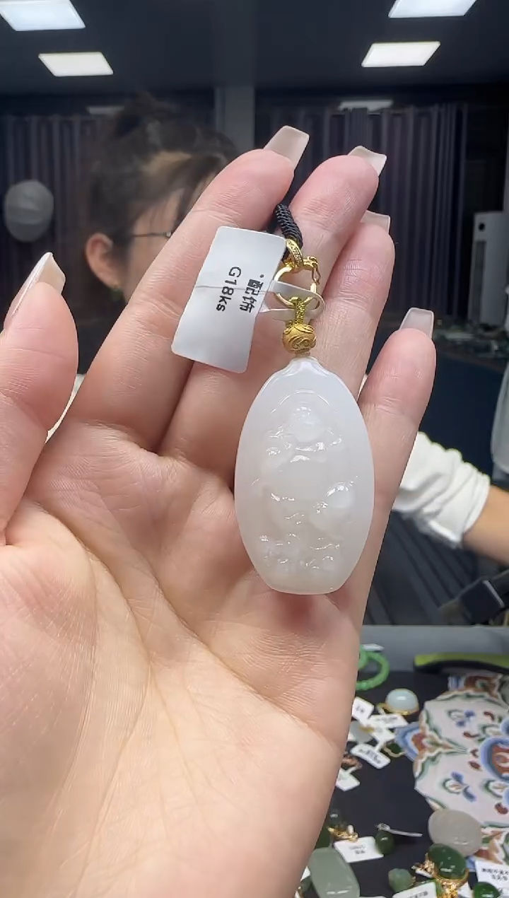 和田玉18K金镶嵌挂件1