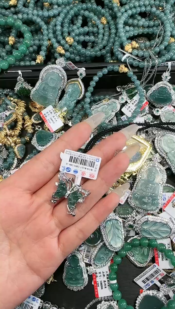 【闪购商品】翡翠吊坠(赠链)未镶嵌天然翡翠A货