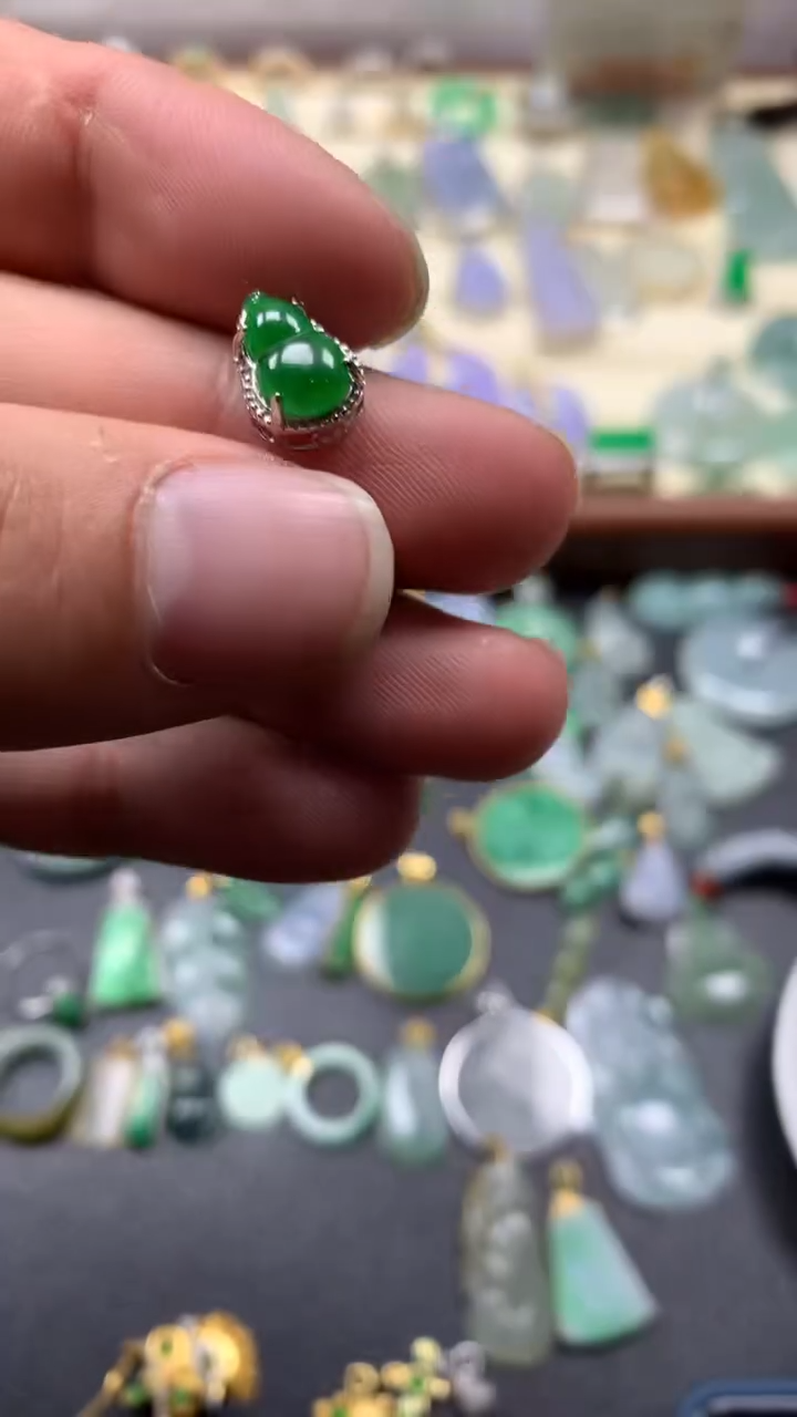 【闪购商品】翡翠颈饰银S925镶嵌055翡翠吊坠危料