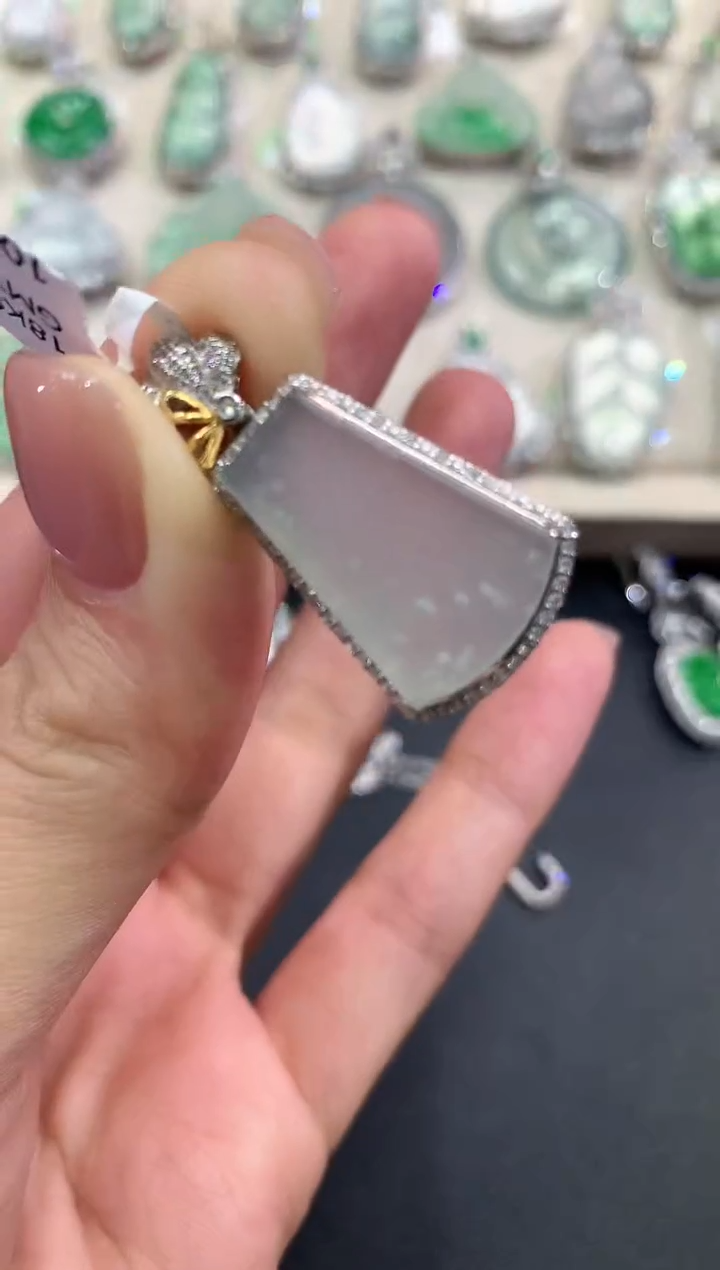 【闪购商品】翡翠吊坠(不含链)18K金镶嵌q35