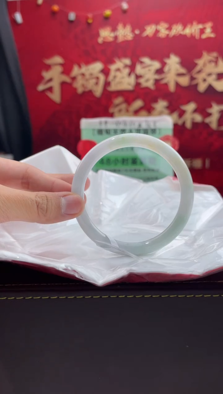 【闪购商品】翡翠手镯未镶嵌5翡翠手镯（微瑕）