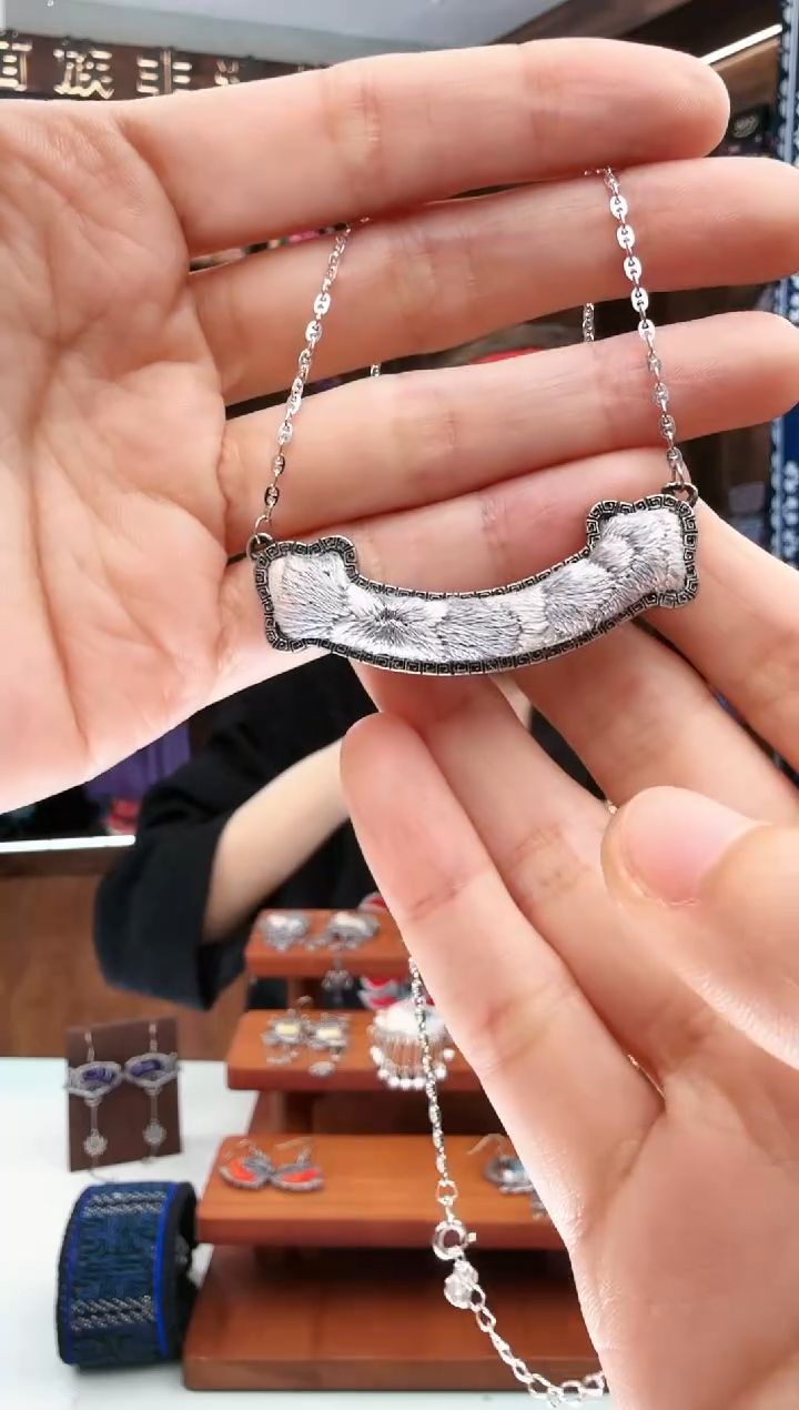 【闪购商品】织绣154蚩梦苗族古绣