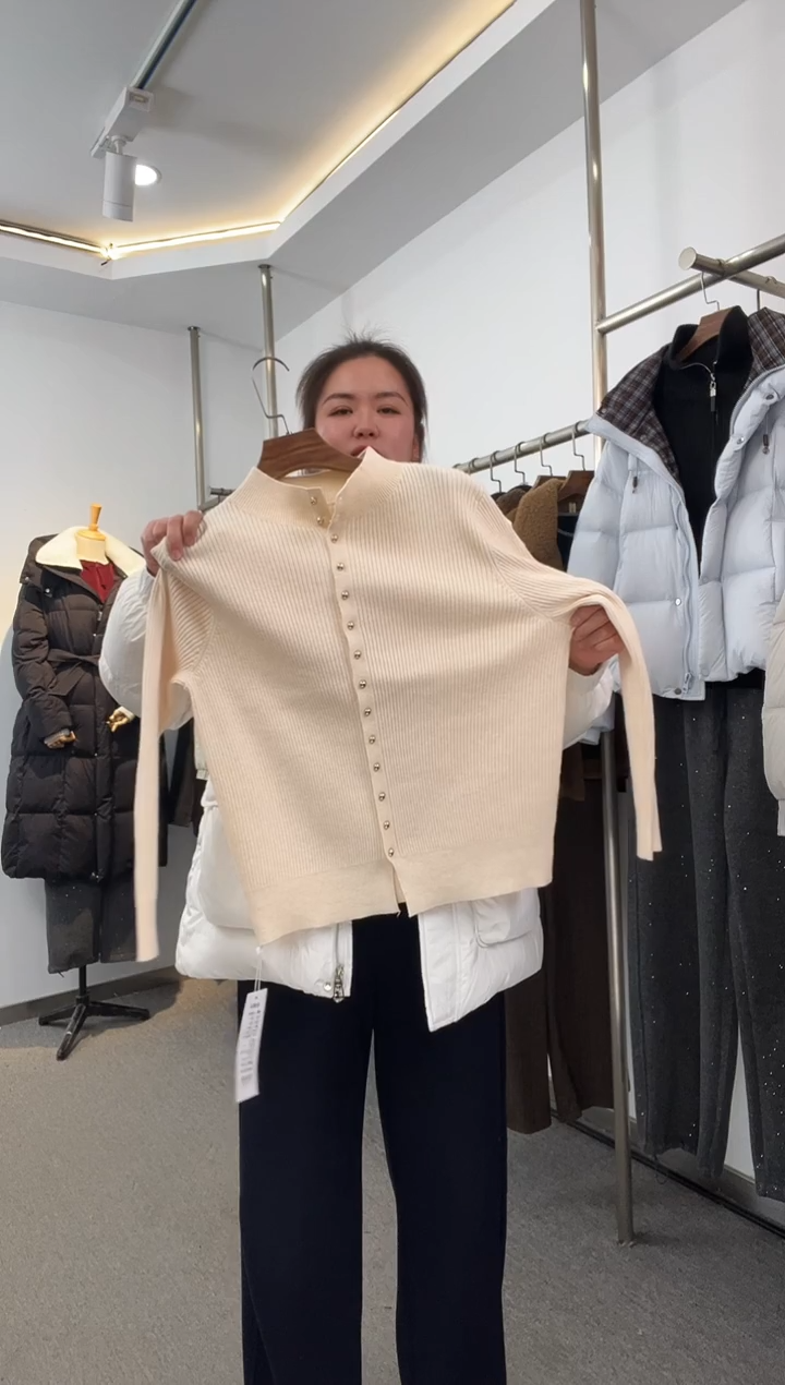 990969米色羊毛衫