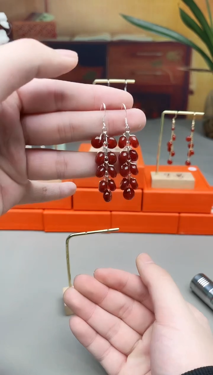未镶嵌耳钉玛瑙/玉髓硕果累累红玛瑙