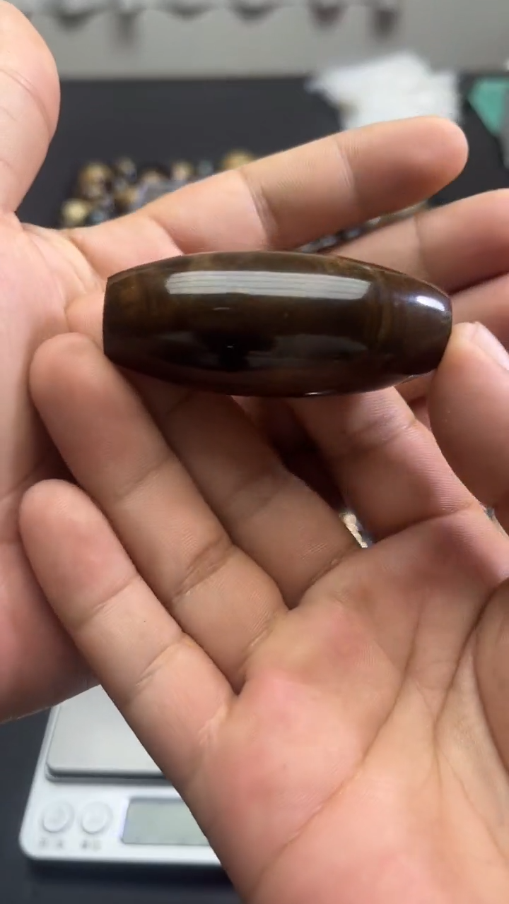 未镶嵌琥珀裸石1