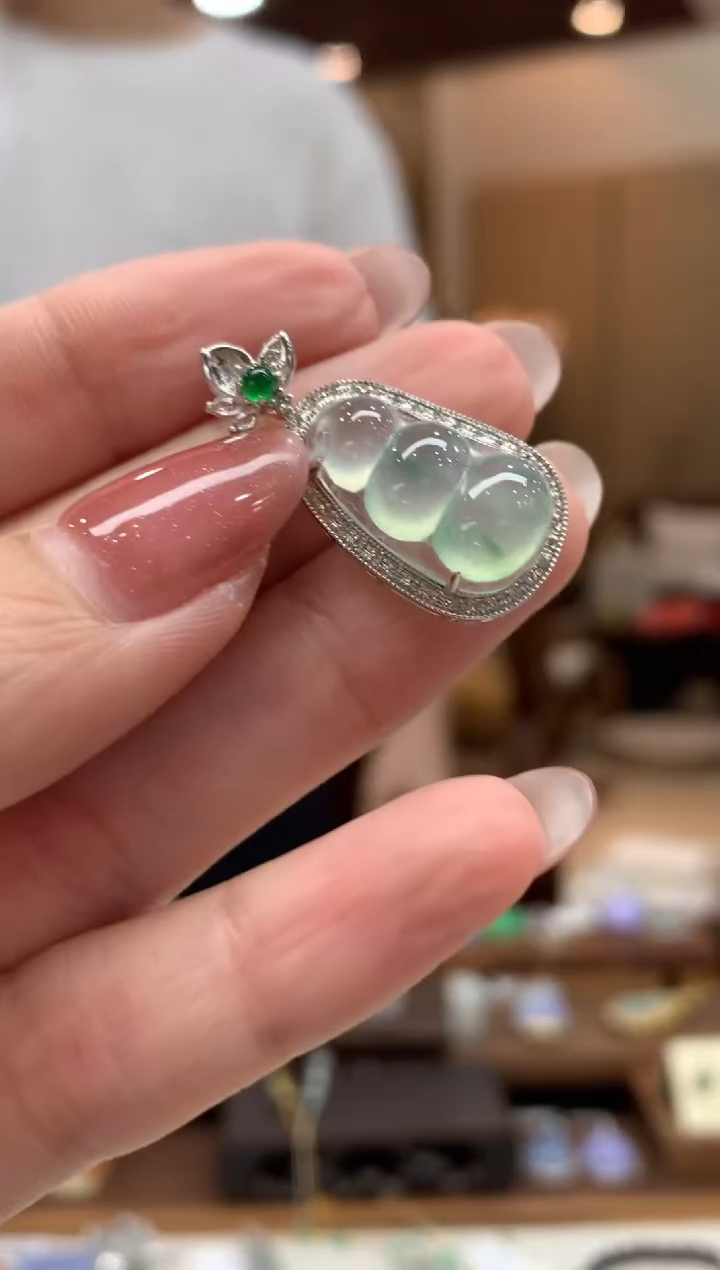 翡翠18K金镶嵌吊坠(不含链)豆子