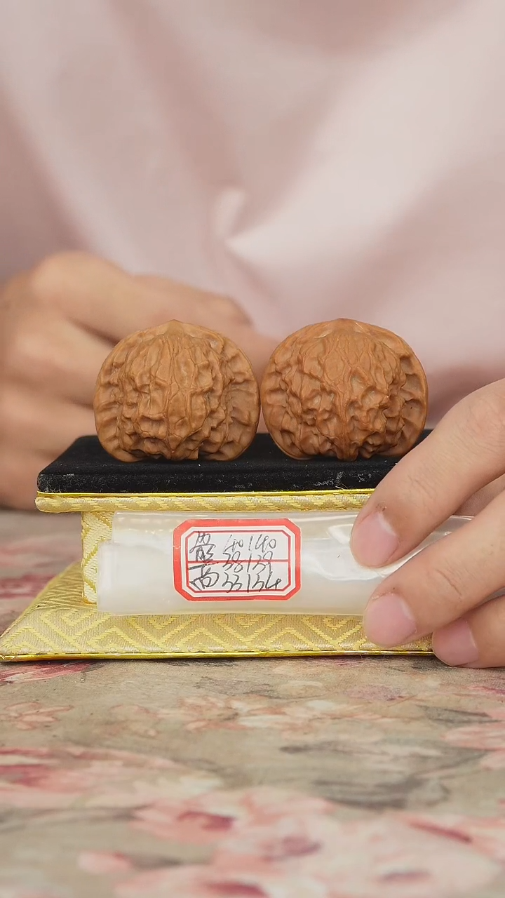 文玩核桃把件野狼