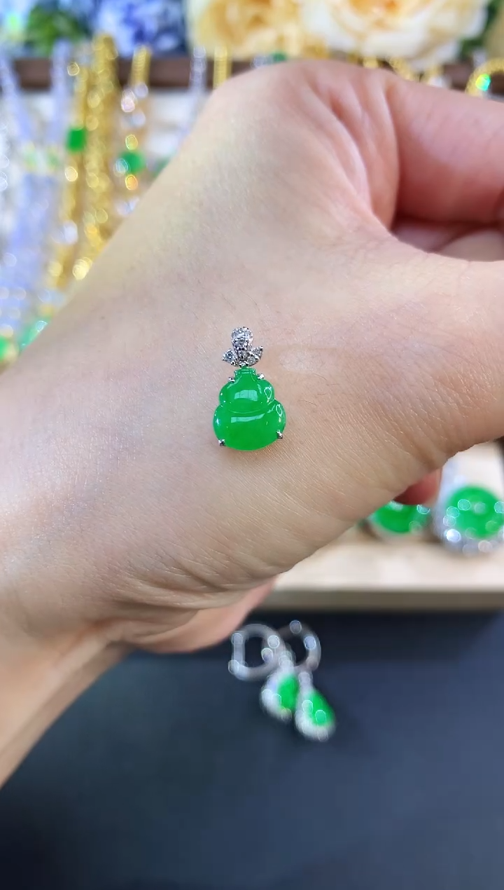 吊坠(不含链)18K金镶嵌翡翠156|3980