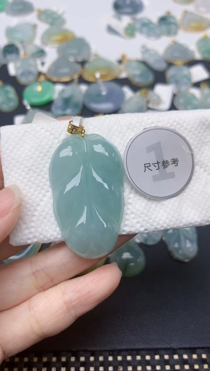 翡翠18K金镶嵌颈饰天然缅甸A货翡翠