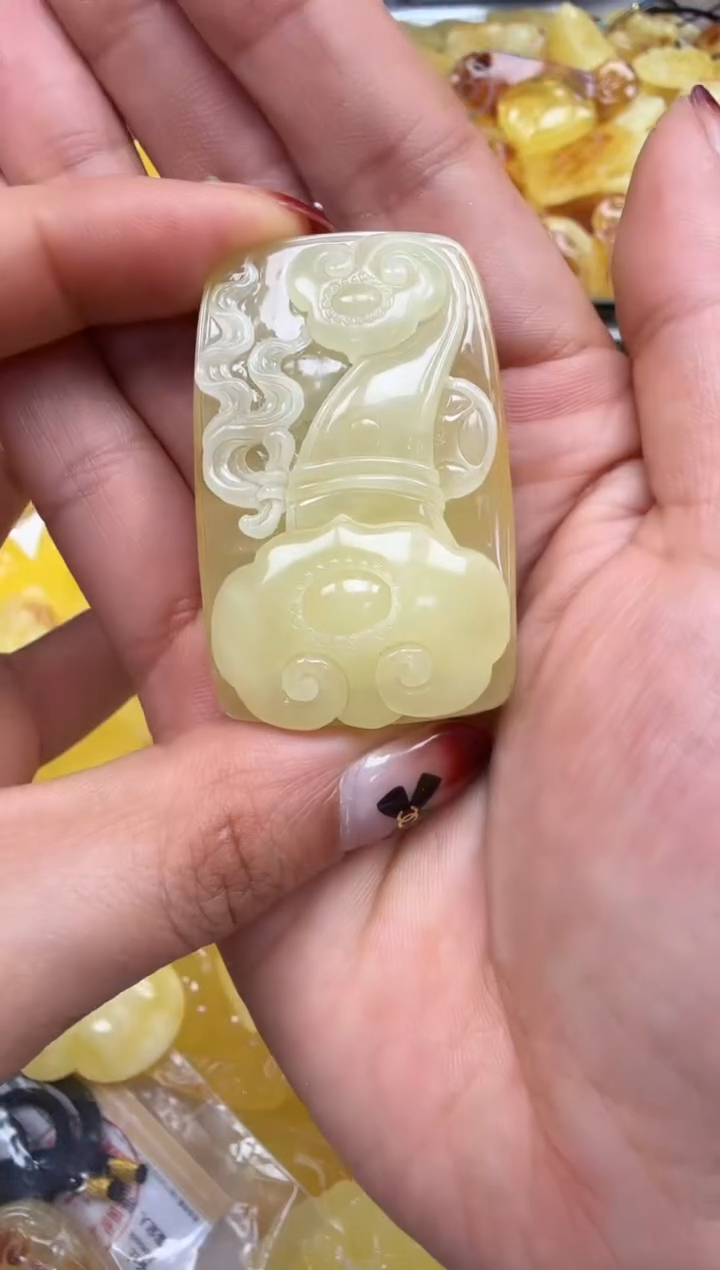 裸石琥珀未镶嵌如图