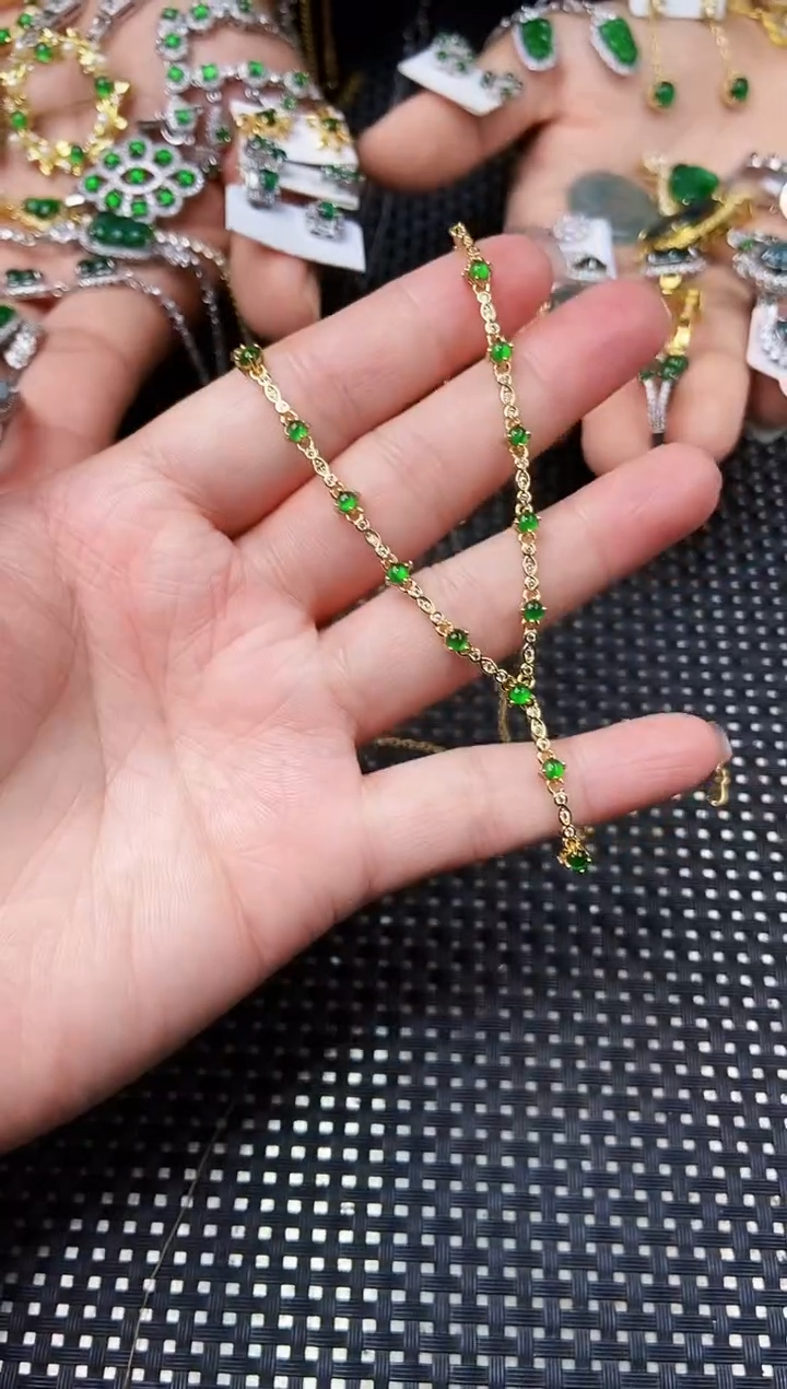 翡翠未镶嵌颈饰111111111