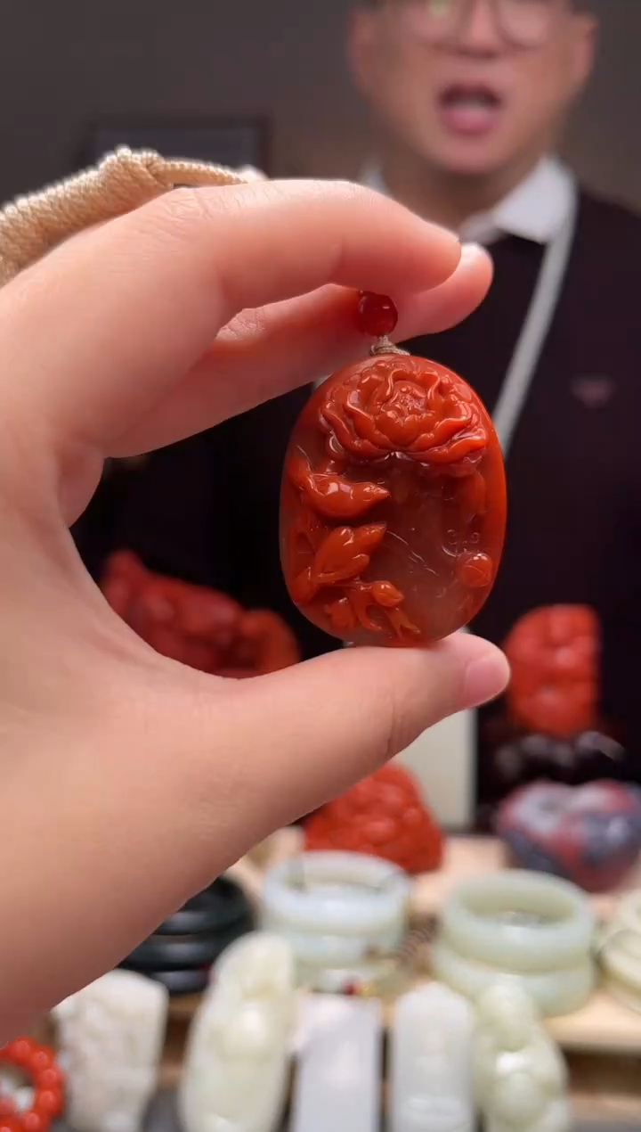 颈饰未镶嵌南红玛瑙吊坠