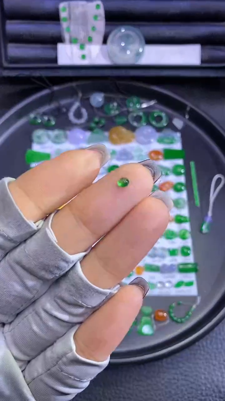 未镶嵌挂件翡翠蛋面