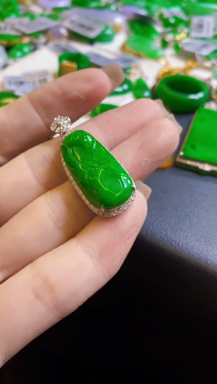 【闪购商品】定制翡翠18K金镶嵌吊坠