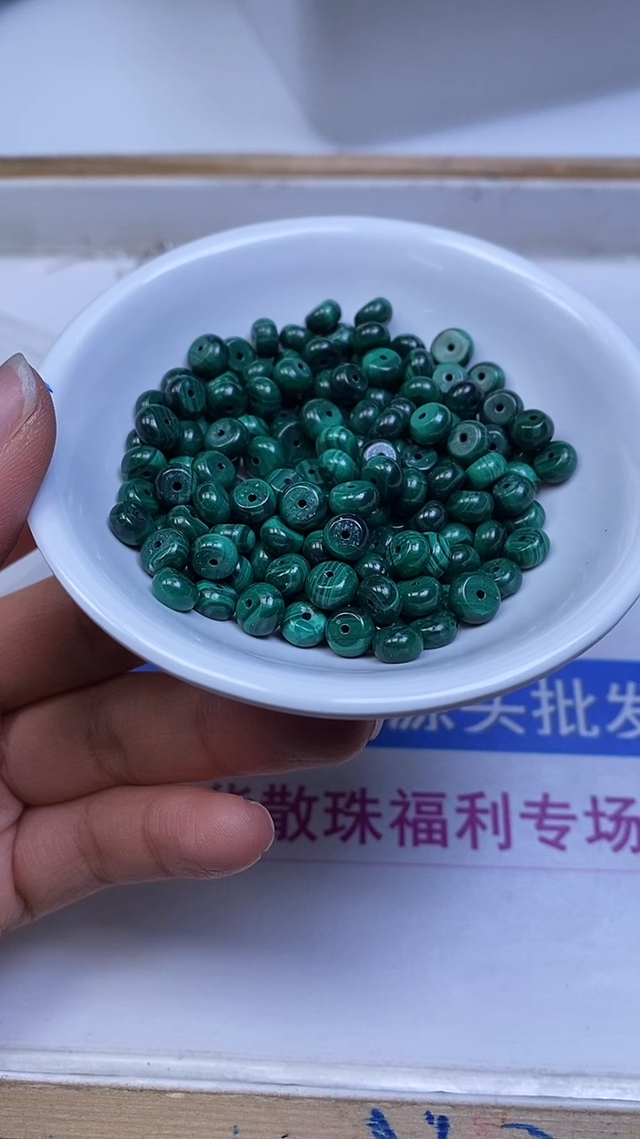 未镶嵌孔雀石散珠E659 孔雀石算盘4*6mm10个9.8元