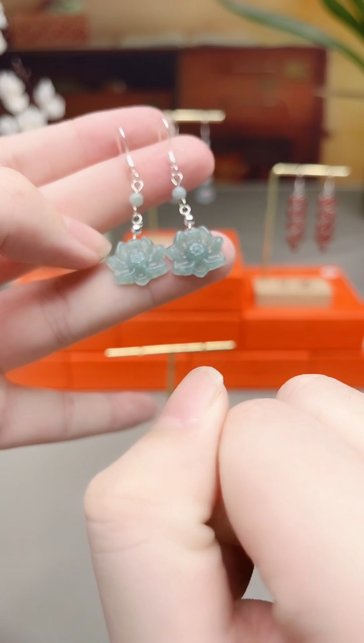 未镶嵌翡翠耳饰翡翠雕刻牡丹花