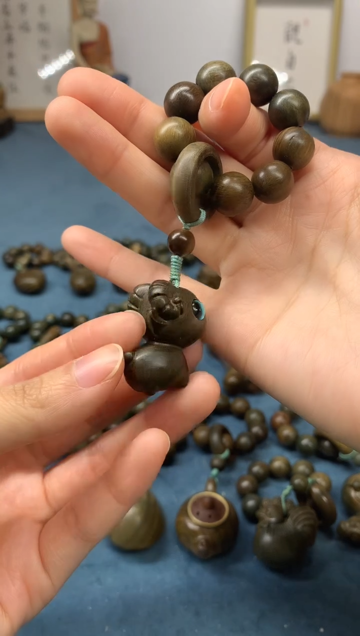 【闪购商品】维腊木（绿檀）把件喜气羊羊 盘玩件