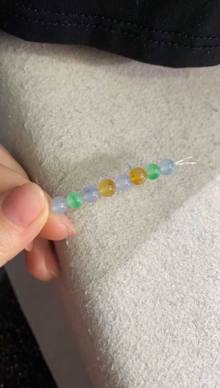 【闪购商品】翡翠把件未镶嵌一手彩珠