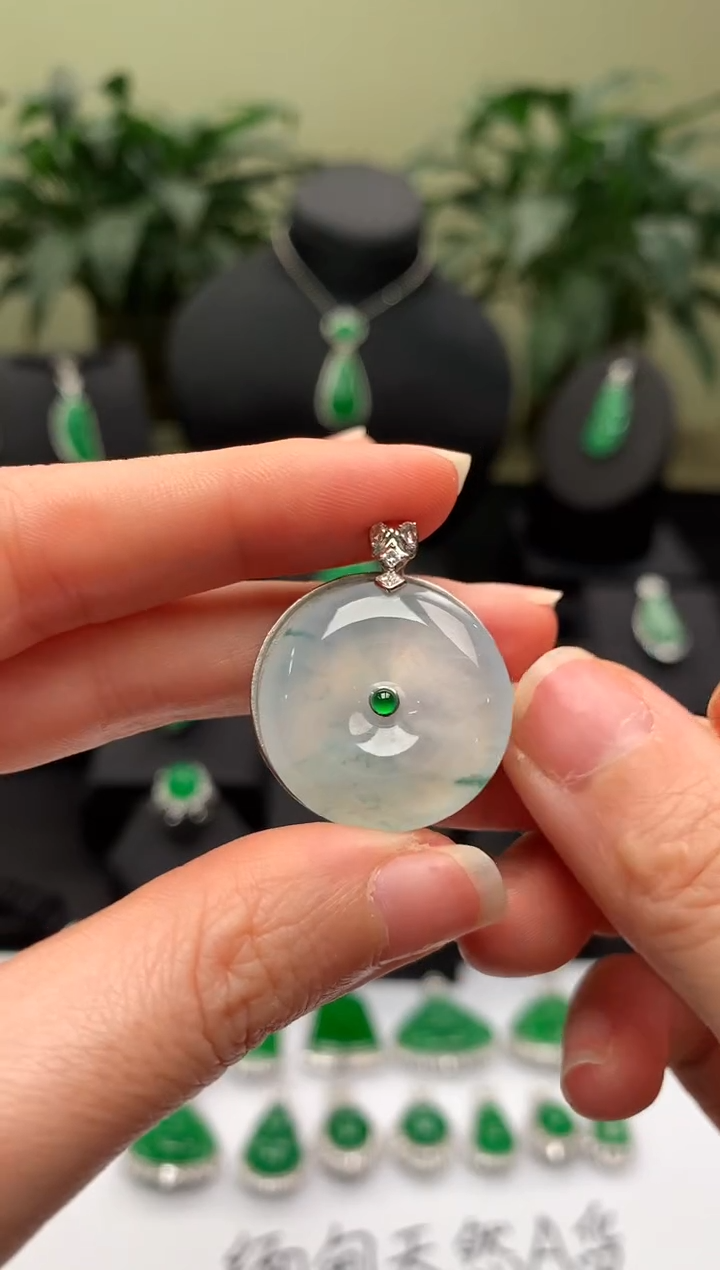 【闪购商品】翡翠颈饰18K金镶嵌平安扣