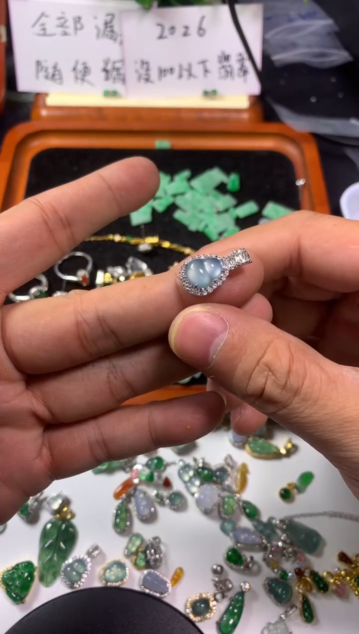 吊坠(不含链)未镶嵌翡翠1