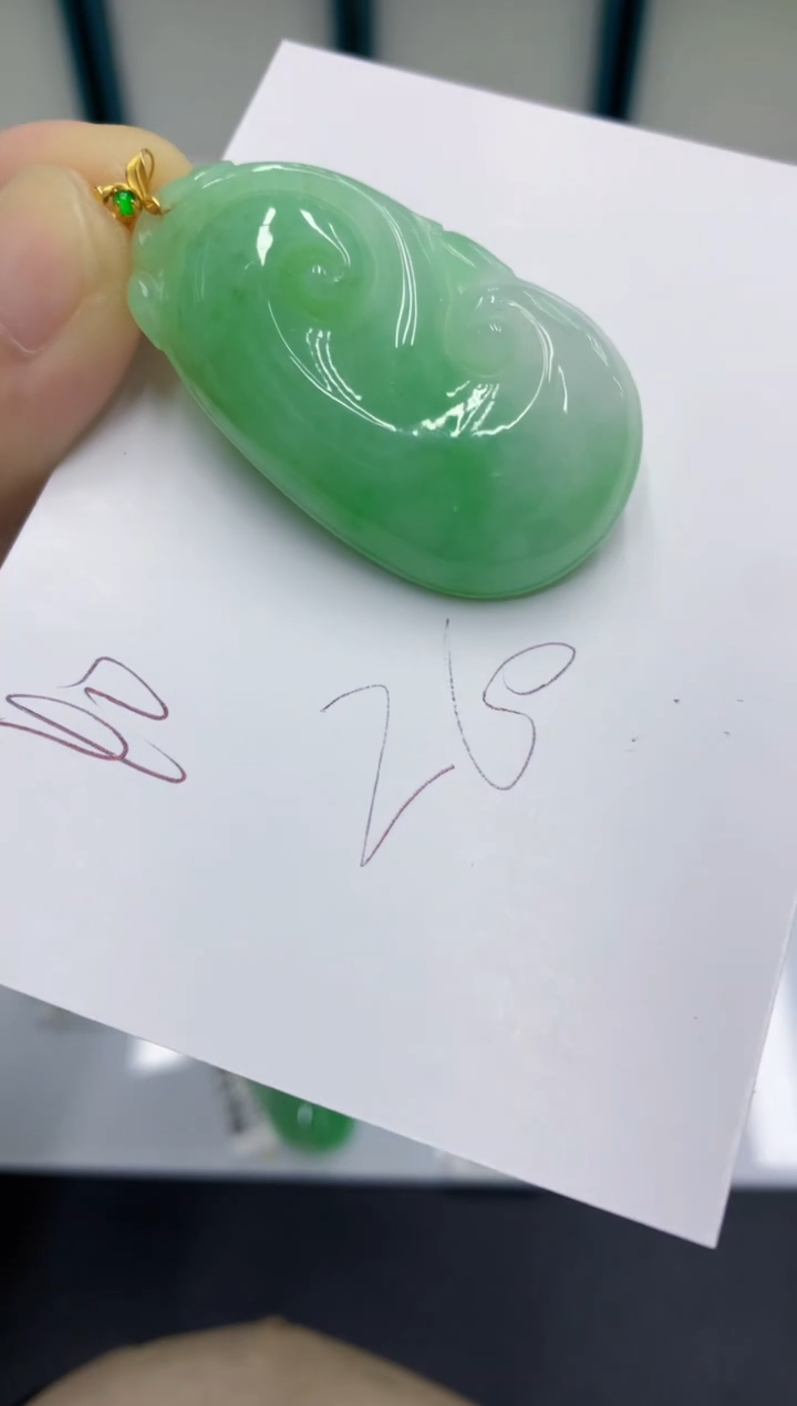 颈饰18K金镶嵌翡翠翡翠