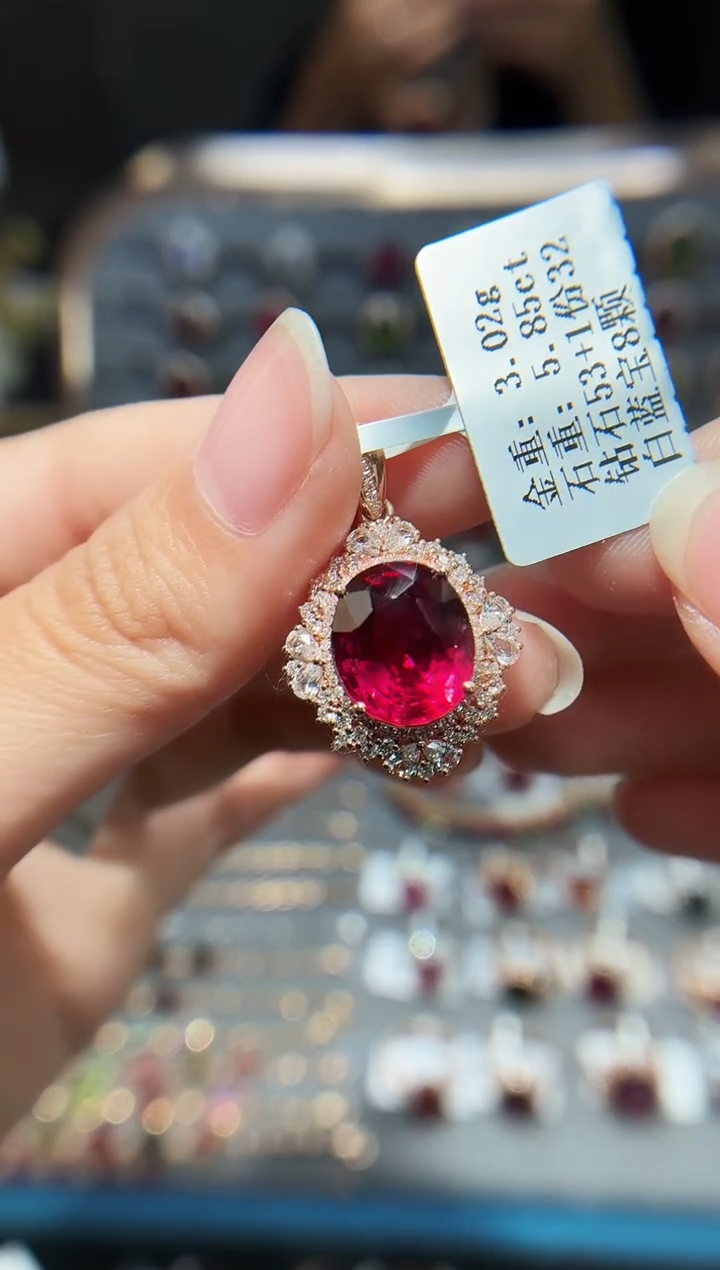 颈饰18K金镶嵌碧玺5.85.