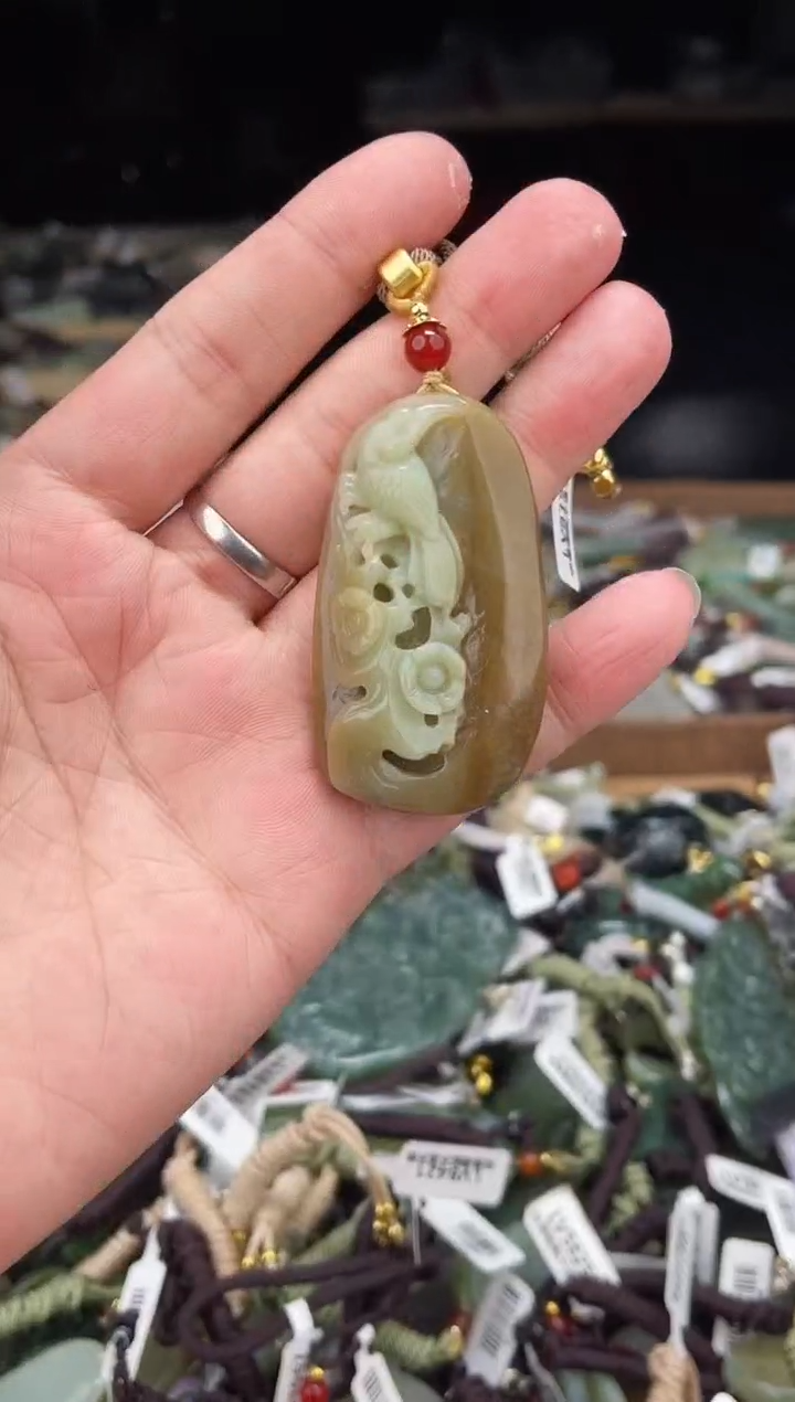 颈饰未镶嵌和田玉1