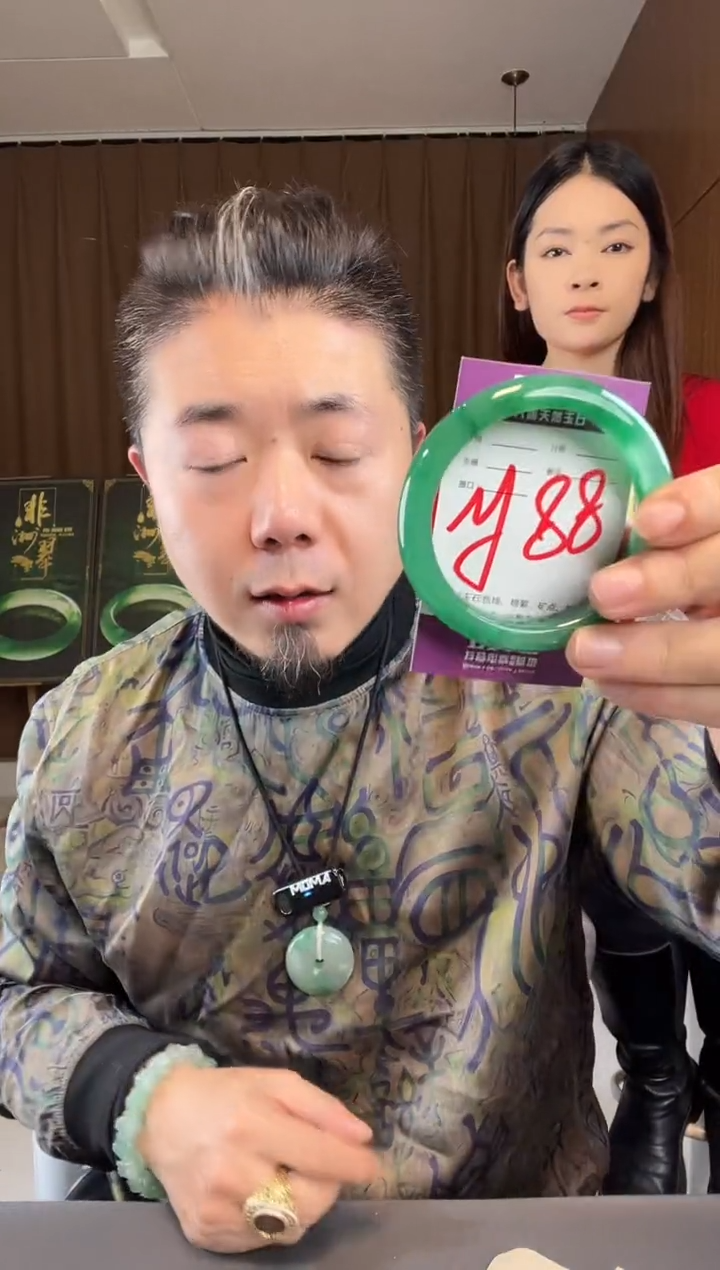 【闪购商品】石英质玉手镯未镶嵌非洲翠