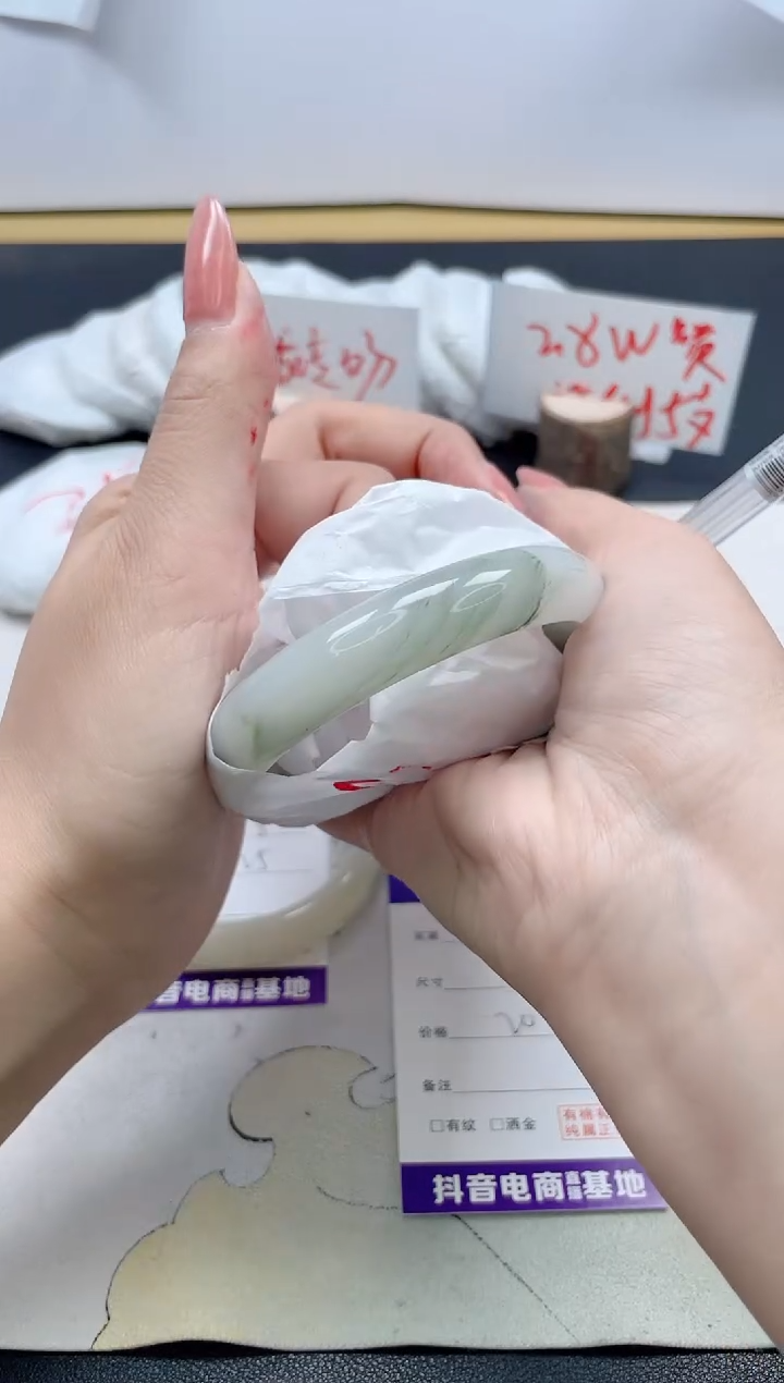 【闪购商品】石英质玉手镯未镶嵌305/56.8