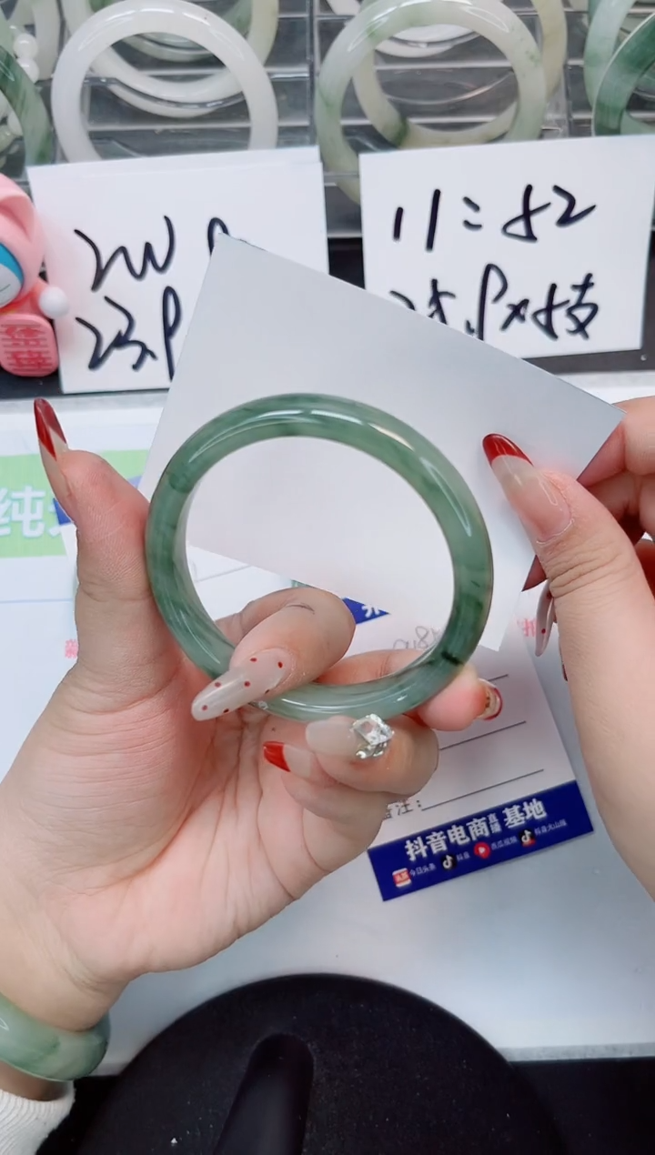 【闪购商品】石英质玉手镯未镶嵌a189