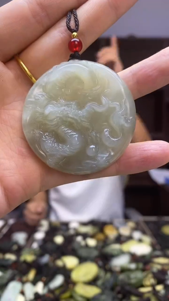 未镶嵌岫玉挂件  
