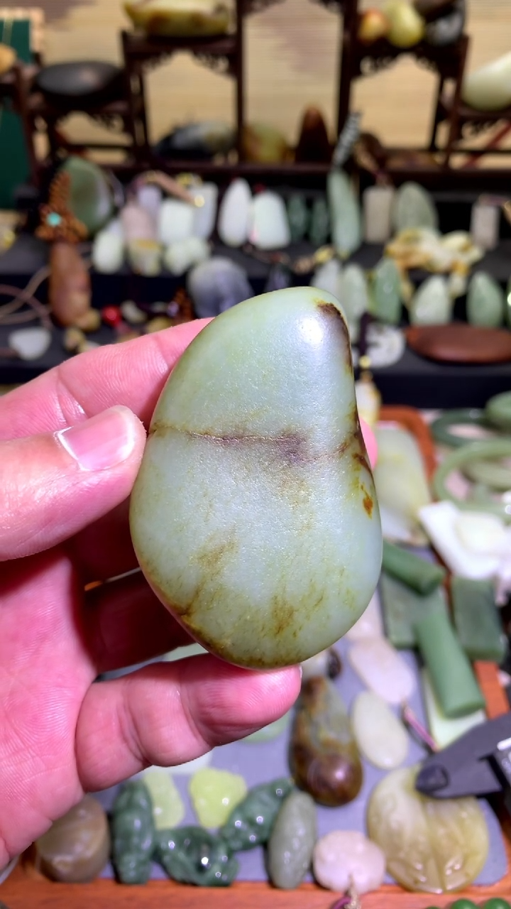 【闪购商品】和田玉颈饰未镶嵌子料把件