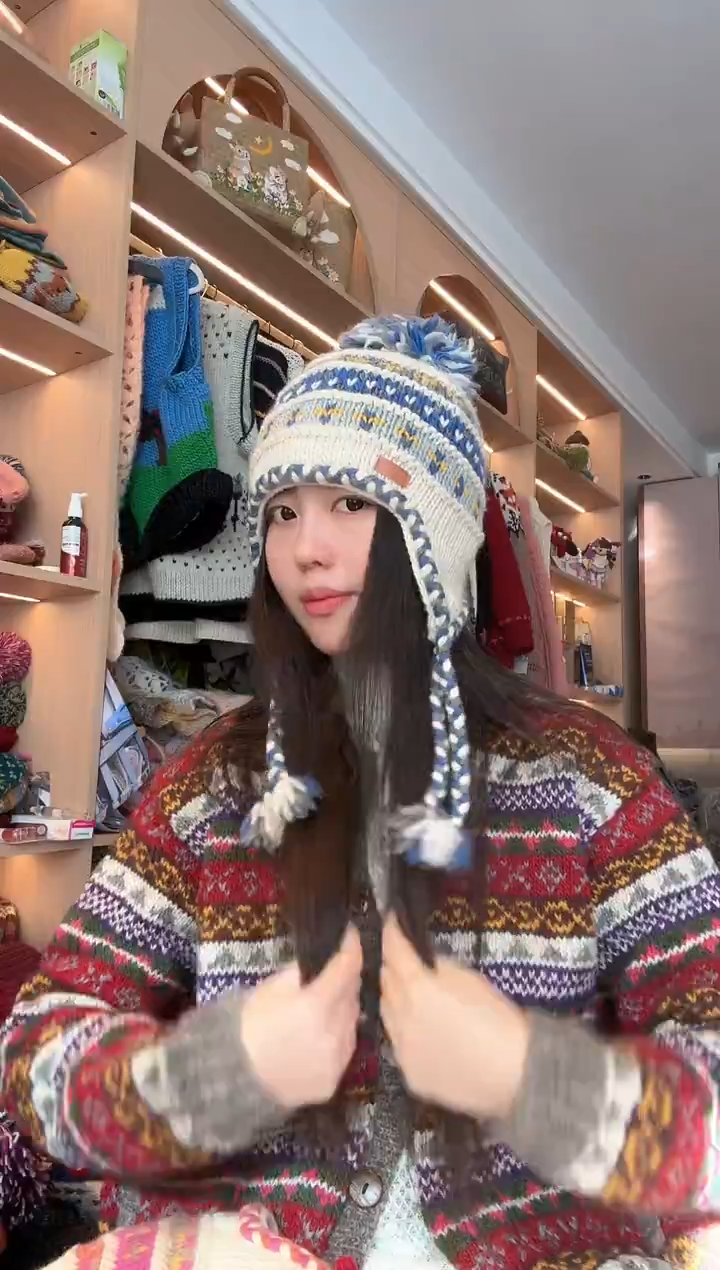 羊毛蓝色小辫子护耳帽