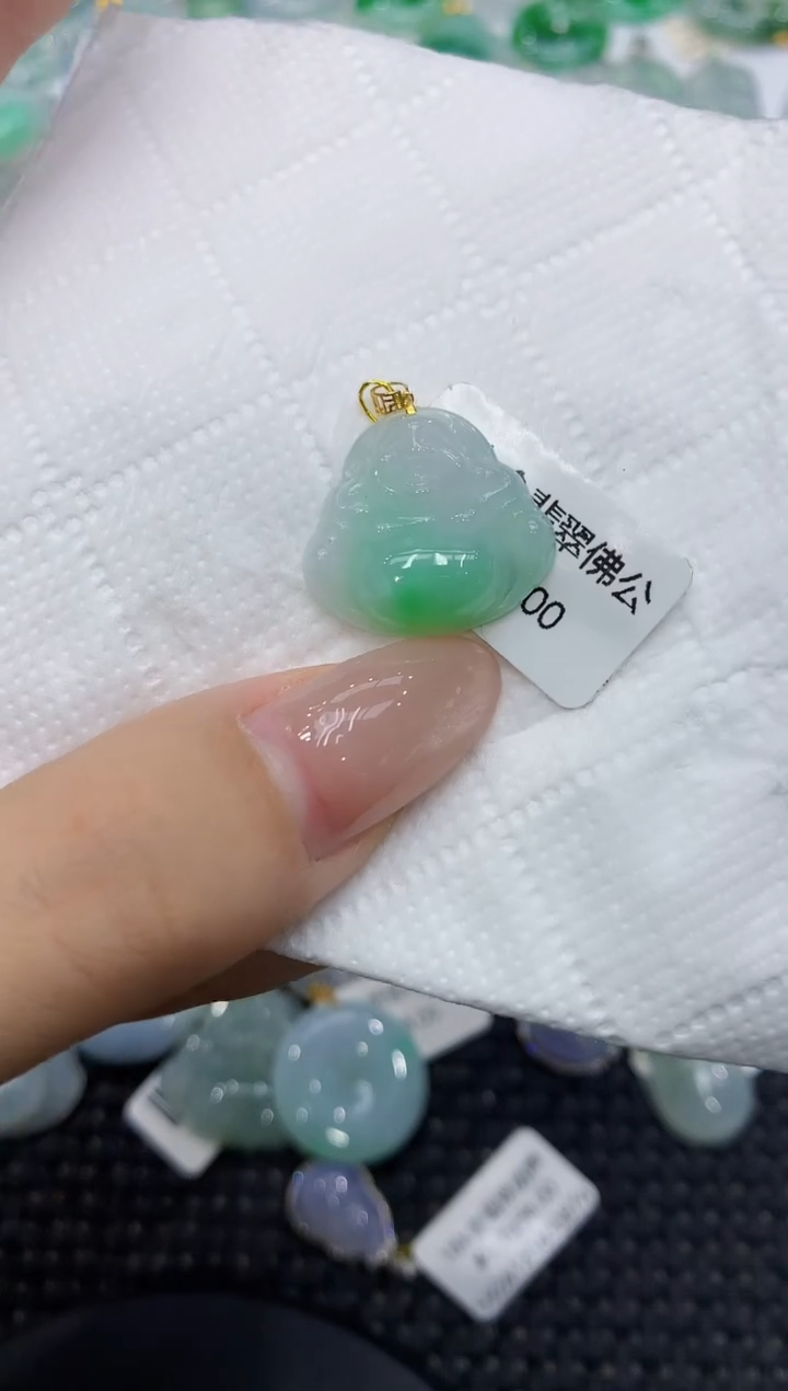 翡翠18K金镶嵌颈饰111111111111