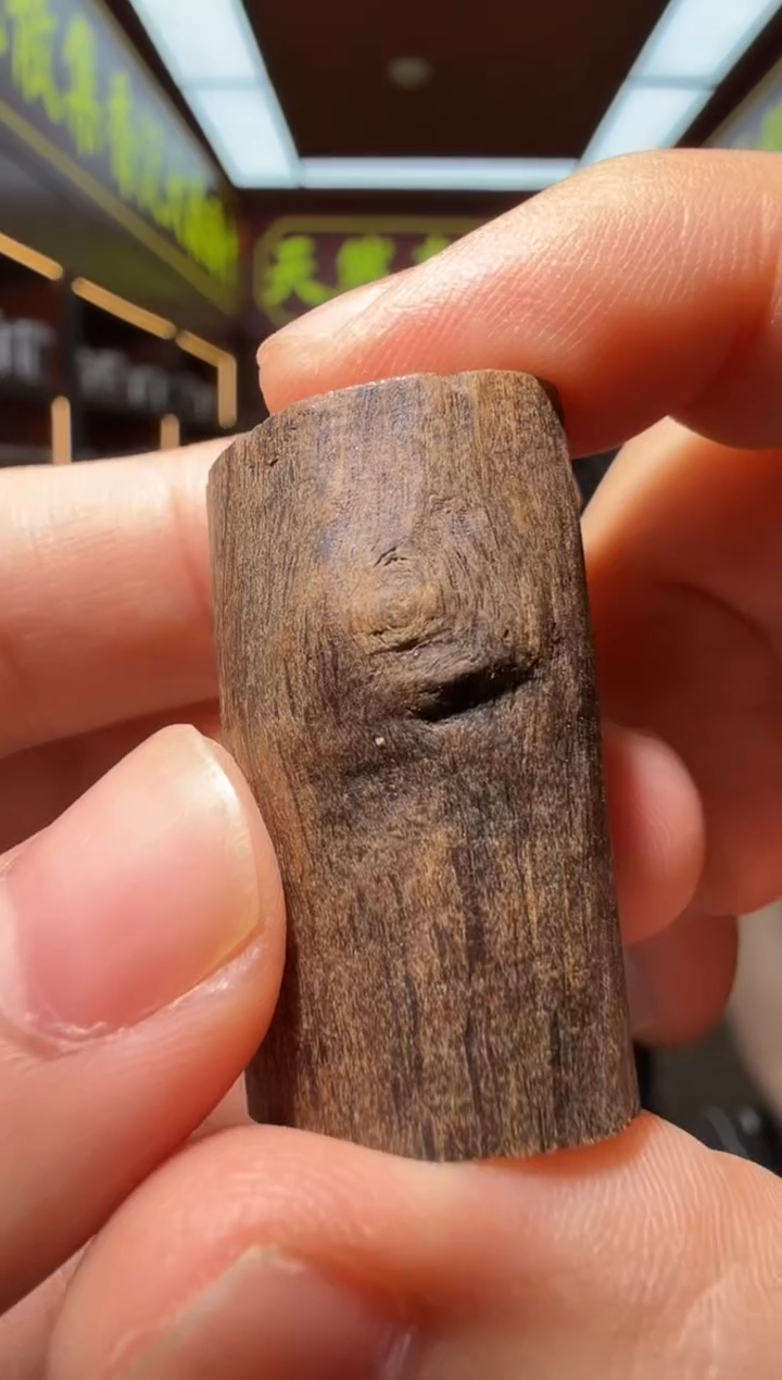 沉香吊坠29号文莱多样性发一