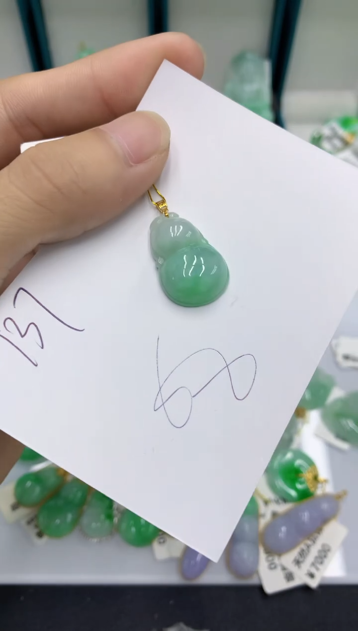 翡翠18K金镶嵌颈饰翡翠