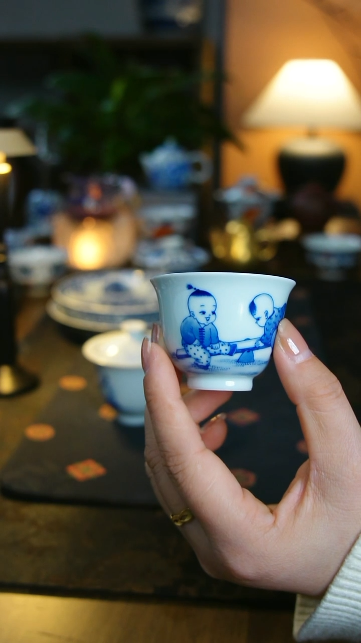 童子品茗杯     
