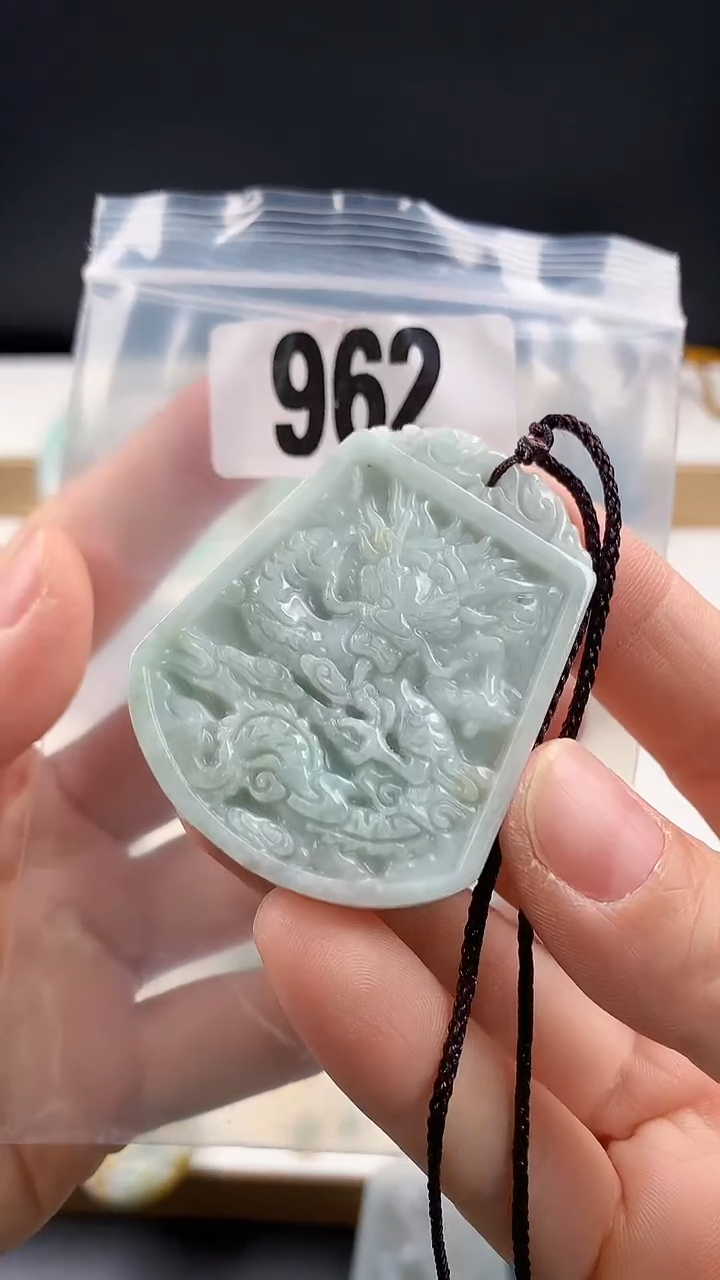 颈饰未镶嵌翡翠天然翡翠吊坠挂件