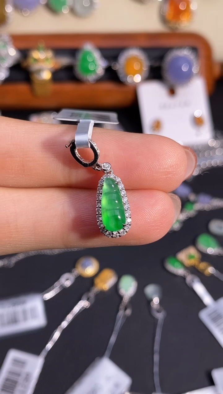 【闪购商品】翡翠颈饰18K金镶嵌吊坠