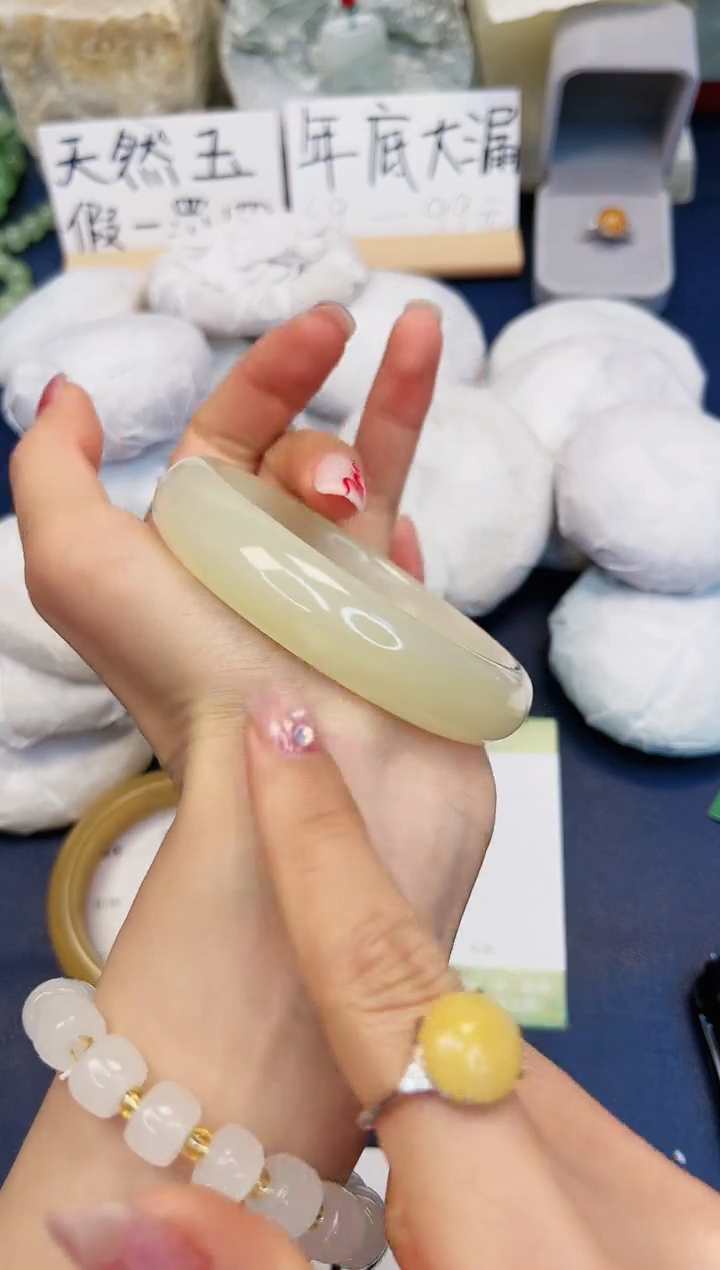 【闪购商品】石英质玉手镯未镶嵌89