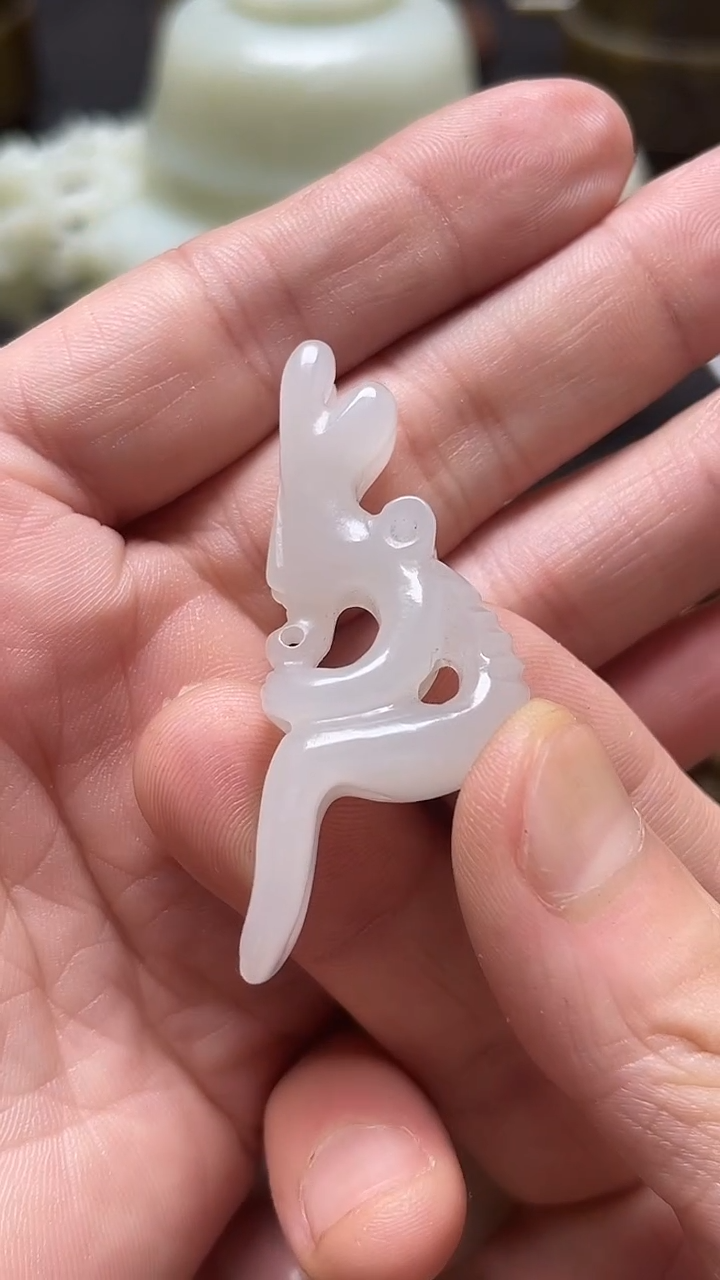 和田玉未镶嵌颈饰.