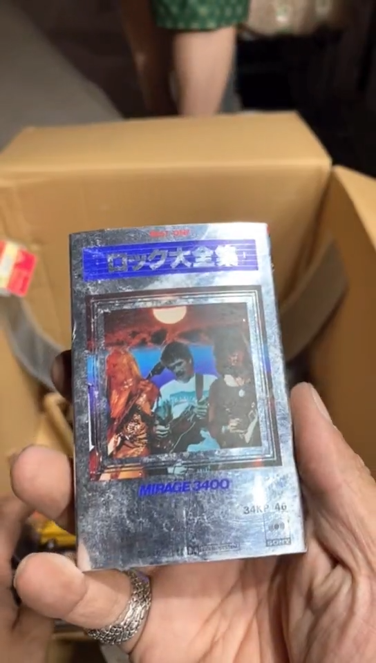 8新中古商品，瑕疵品，不保好坏。934