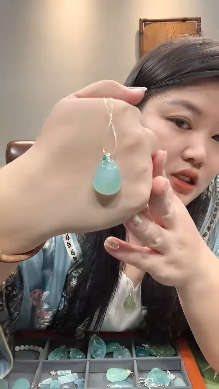 未镶嵌蛇纹石玉吊坠(不含链)福瓜