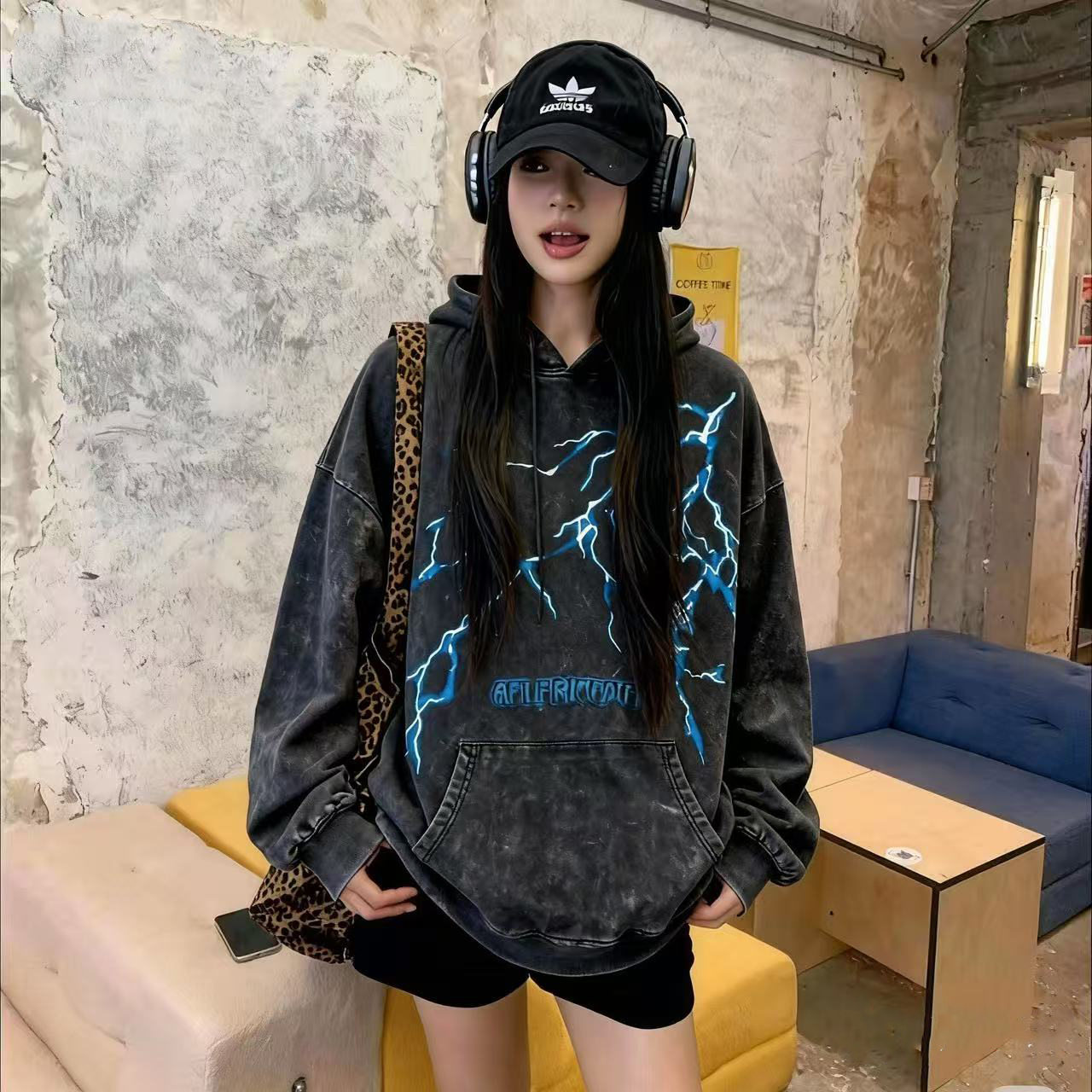 吨吨新品联名款灰色水洗连帽蓝色闪电印花图案卫衣复古高街潮流